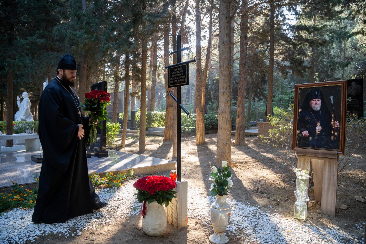 Священнослужители и миряне Бакинской епархии посетили могилу архиепископа Александра (Ищеина)