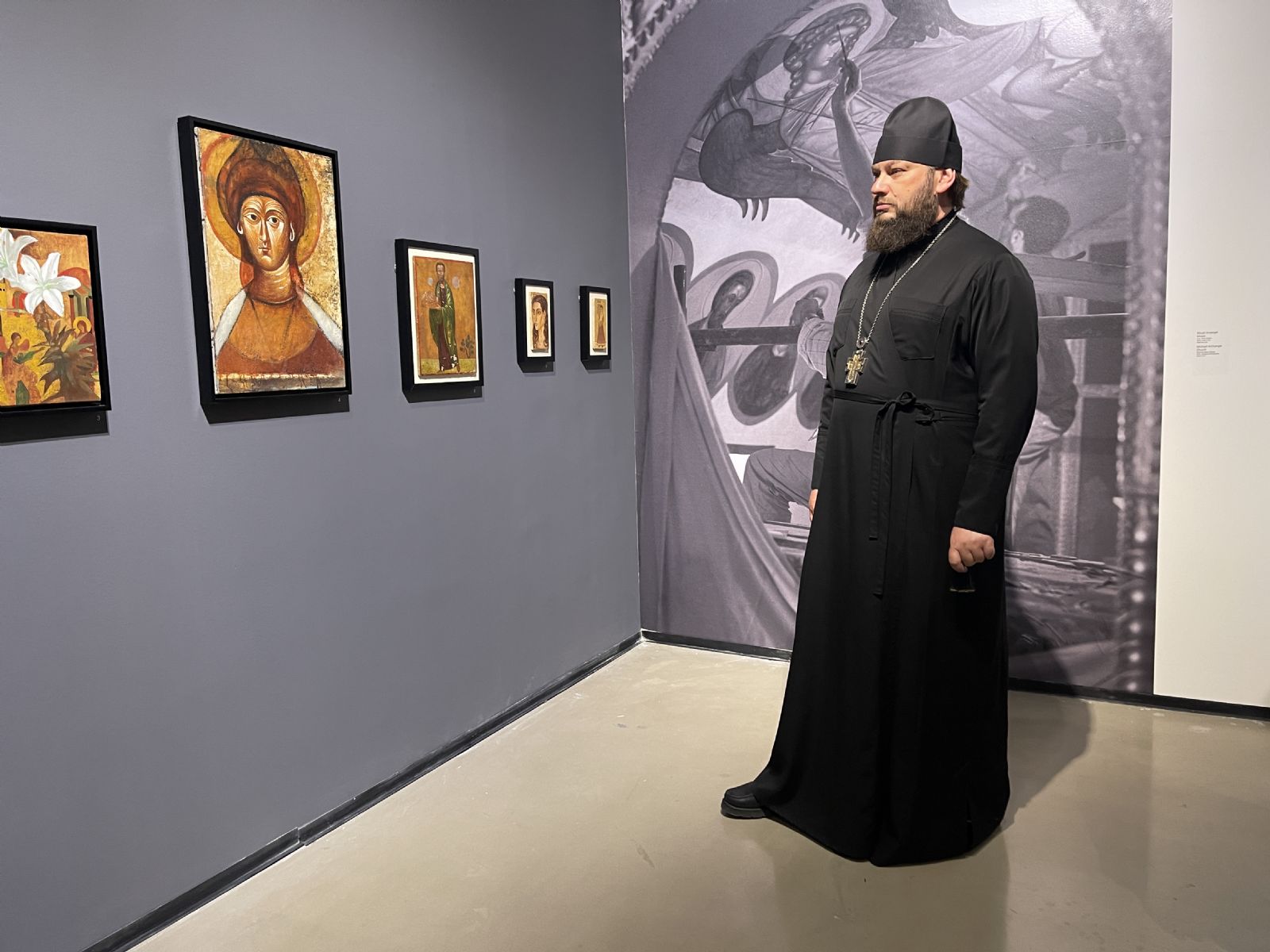 В Баку состоялось открытие выставки известного азербайджанского художника Уджала Хагвердиева