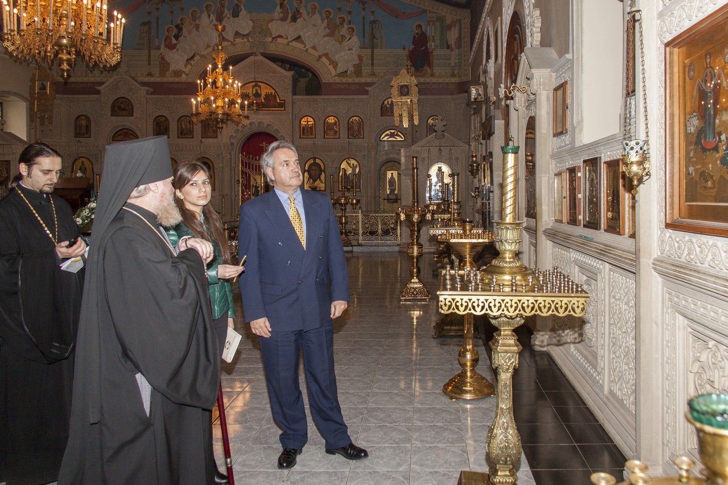 Высокопреосвященный архиепископ Александр принял в Бакинском Епархиальном Управлении Чрезвычайного и Полномочного Посла Греции в Азербайджане г-на Димитроса Тсунгаса.