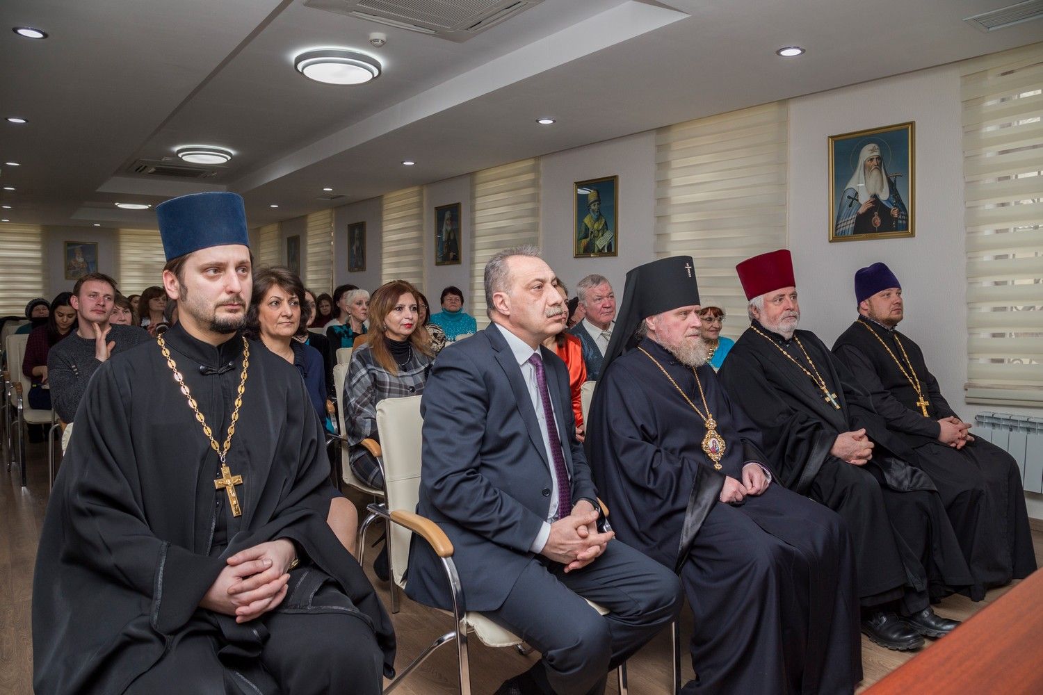 В Православном религиозно-культурном центре Бакинской епархии состоялось вручение сертификатов об успешном окончании курсов азербайджанского языка.
