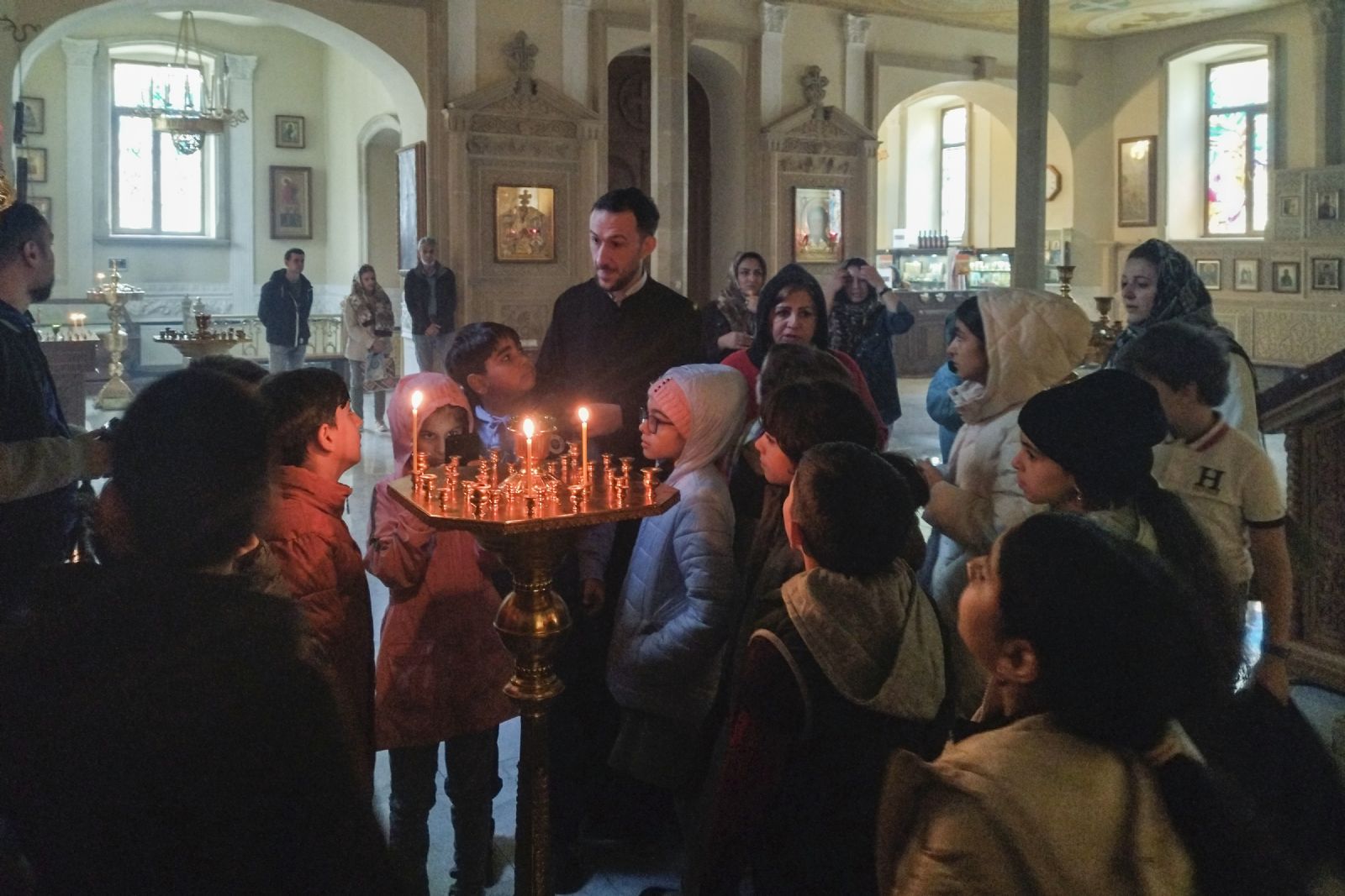 Ученики Бакинской школы №175 посетили кафедральный собор