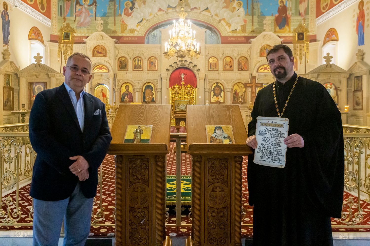 Посол Греции в Азербайджане преподнес иконы в дар кафедральному собору свв. Жен-Мироносиц
