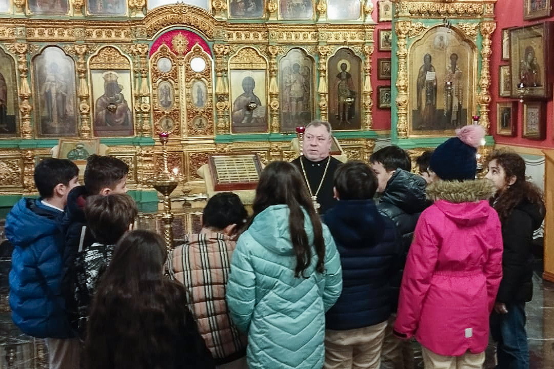 Ещё одна группа учащихся школы "Dünya" посетила храм святого Архангела Михаила г. Баку