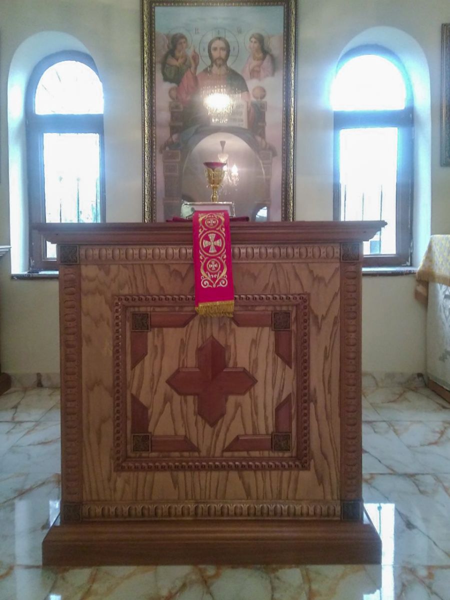 Для храма Покрова Пресвятой Богородицы изготовлены новые престол и жертвенник