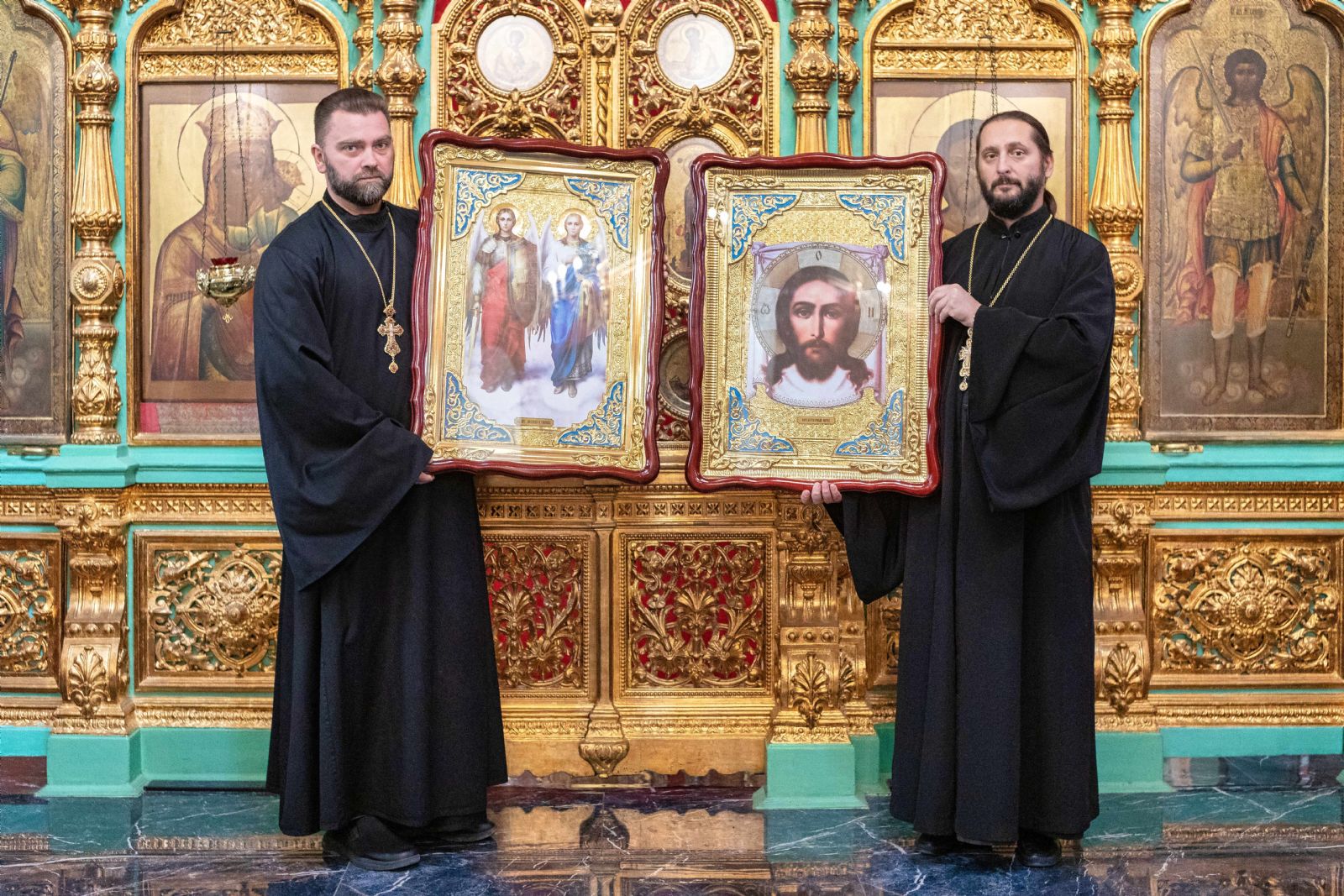 Для Покровского храма города Ленкорани переданы иконы