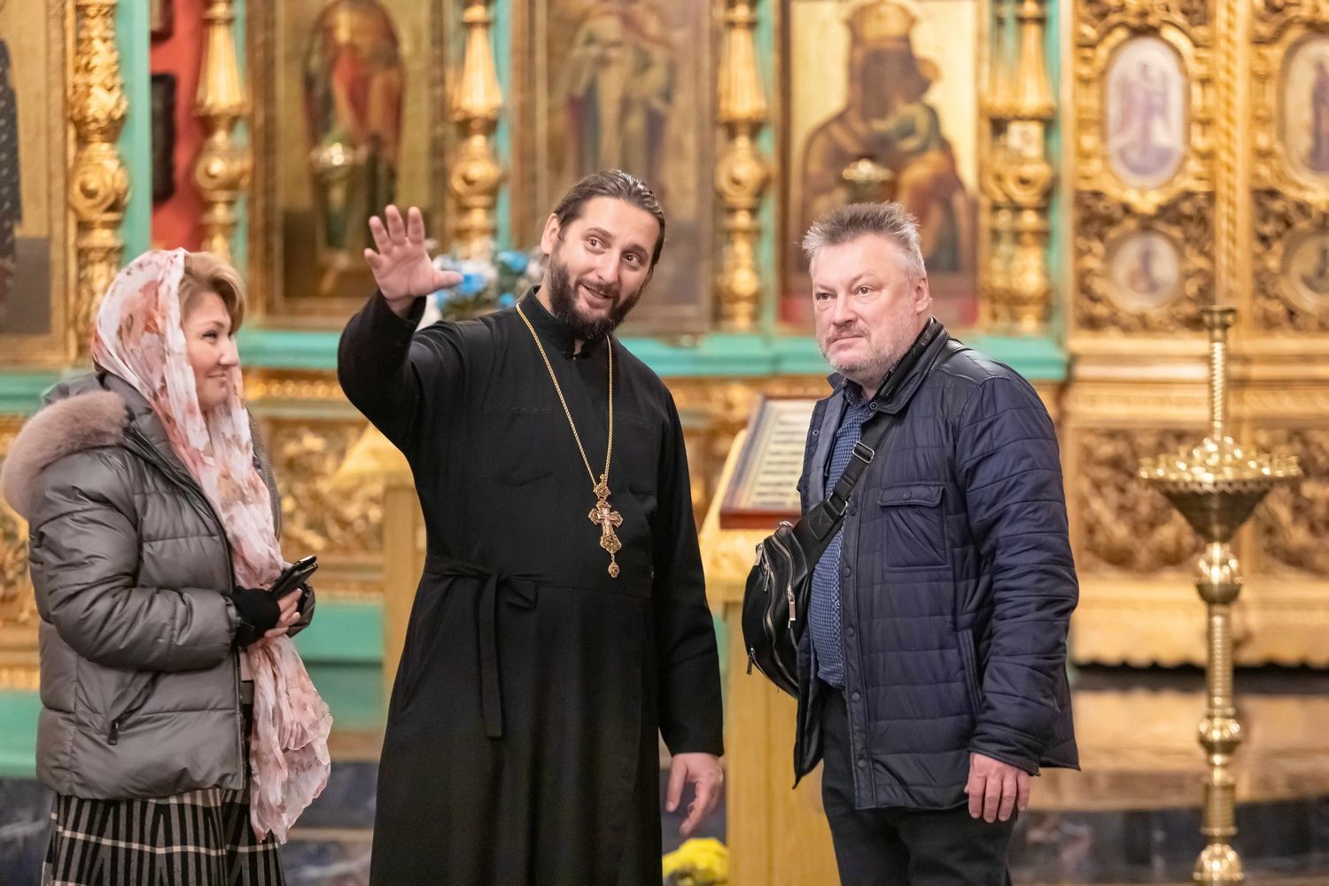 Храм Архангела Михаила посетил знаменитый хормейстер из России