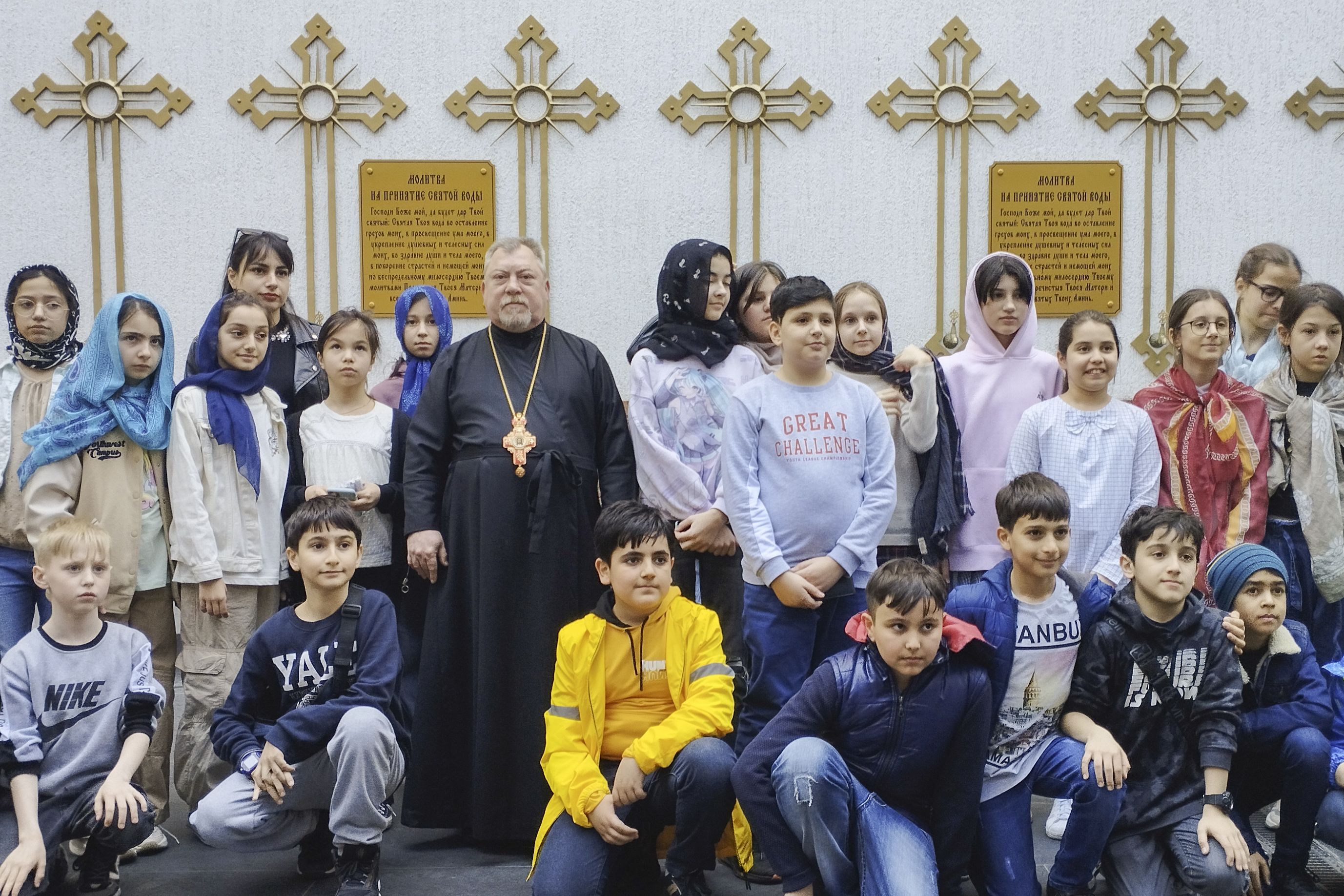 Группа учащихся столичной Классической гимназии №160 посетила храм Архангела Михаила г. Баку