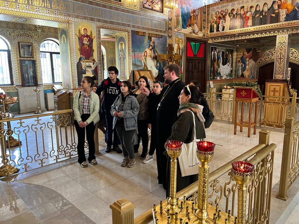 Студенты Бакинского славянского университета посетили собор Рождества Пресвятой Богородицы