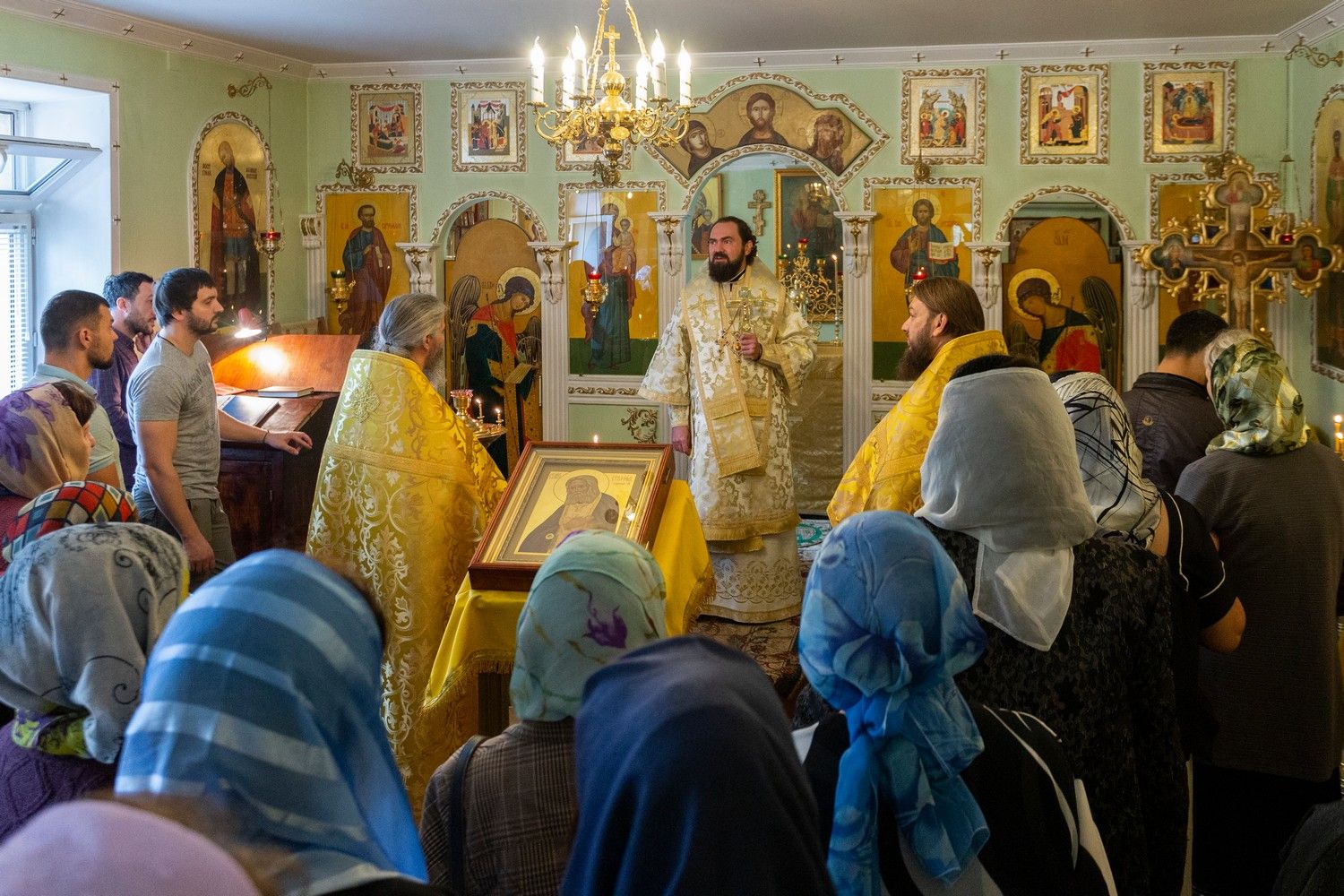 Архиепископ Феофилакт совершил литургию в храме преподобного Серафима Саровского города Сумгаита