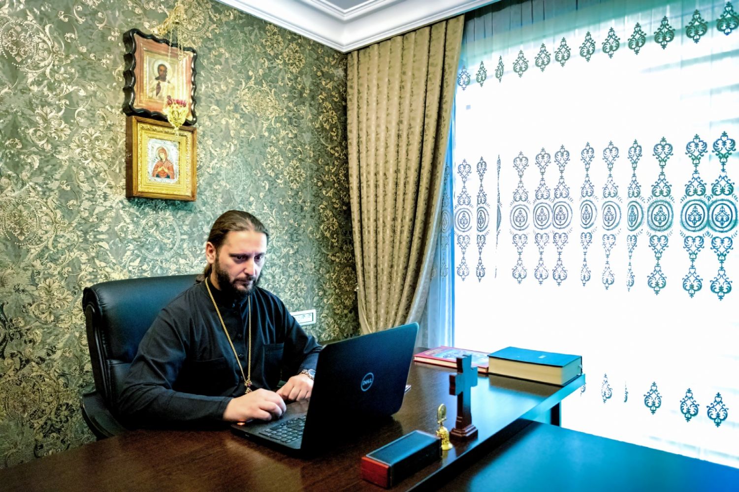 Руководитель епархиального отдела принял участие в онлайн встрече тюремных капелланов