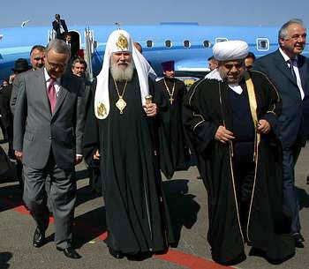 14 сентября в 15:00 Святейший Патриарх Алексий II прибыл в международный  аэропорт им. Гейдара Алиева г. Баку. 