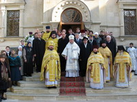 На паперти кафедрального собора Свв. Жен-Мироносиц г. Баку