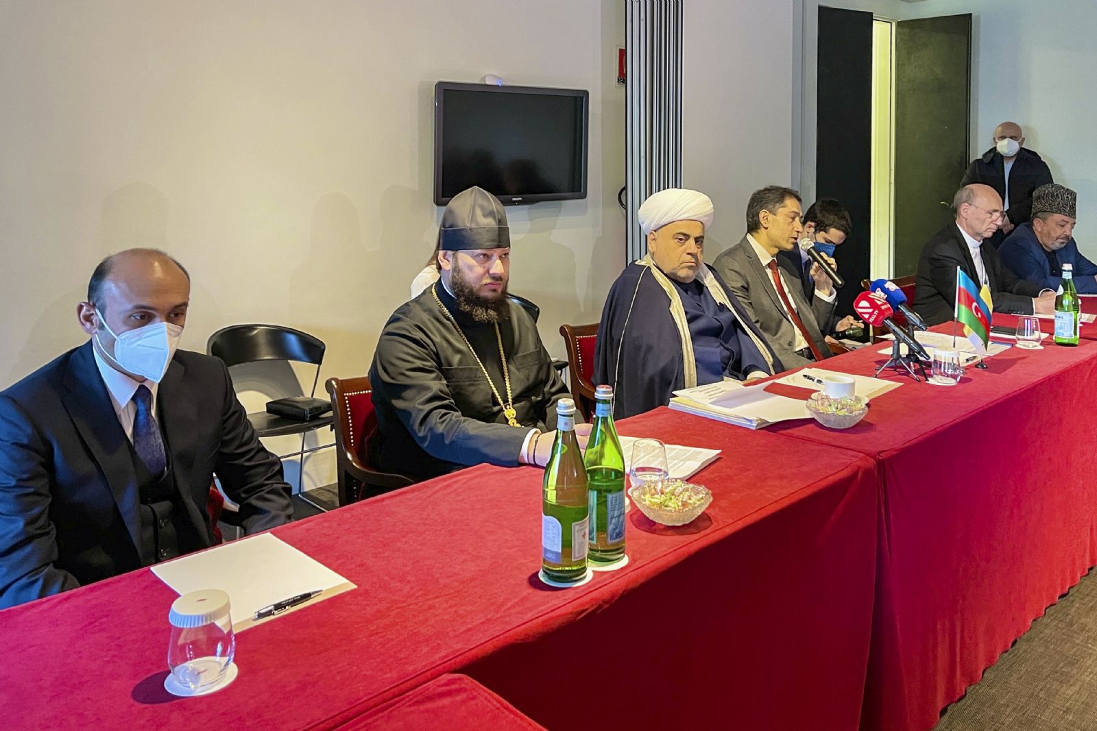 Состоялась пресс-конференция по итогам визита религиозных лидеров Азербайджана в Ватикан