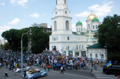 Международный крестный ход, посвященный 1025-летию Крещения Руси, посетил Днепропетровск