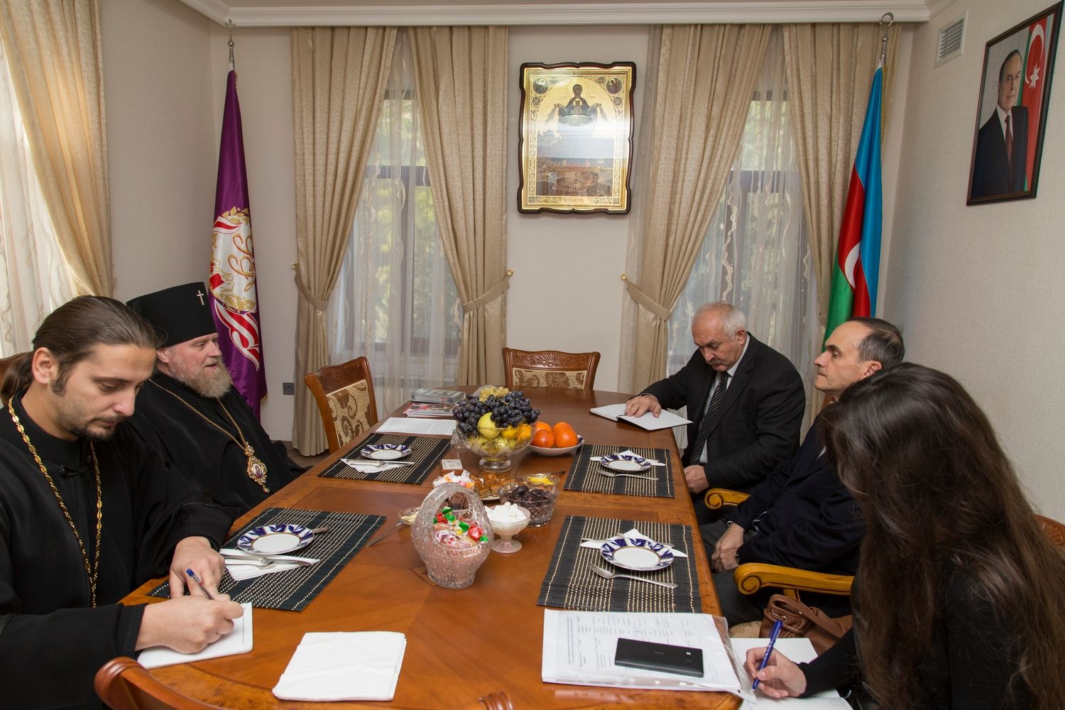 Высокопреосвященный архиепископ Александр встретился с исполнительным директором Бакинского международного центра мультикультурализма г-ном Мамедовым А.