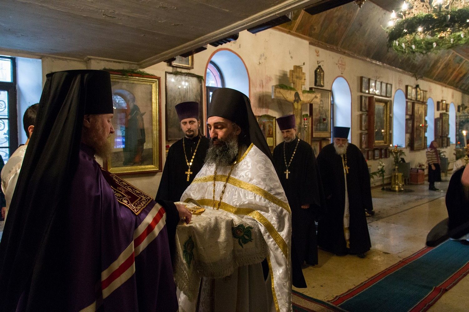 Высокопреосвященный архиепископ Александр совершил Божественную Литургию в Михайло-Архангельском храме г. Баку.