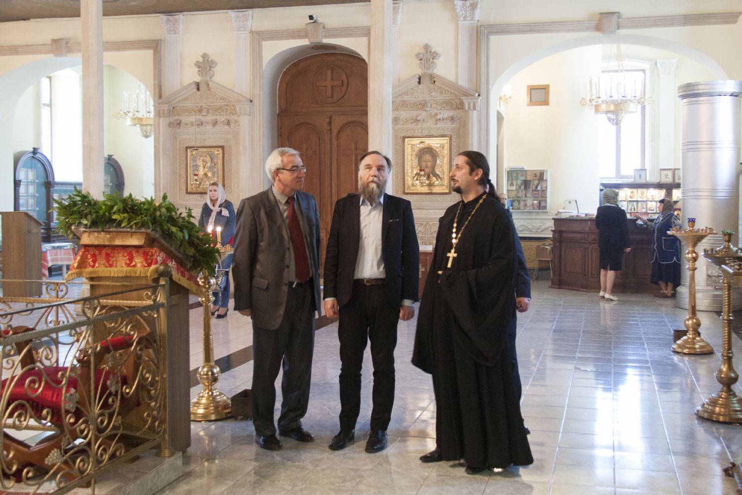 Кафедральный собор Свв. Жен-Мироносиц г. Баку посетил лидер Международного Евразийского движения Александр Дугин.
