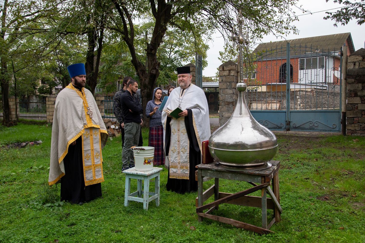 Благочинный Прикаспийского благочиния Бакинской епархии совершил чин освящения креста на кровлю молитвенного дома в г. Ленкорани. 