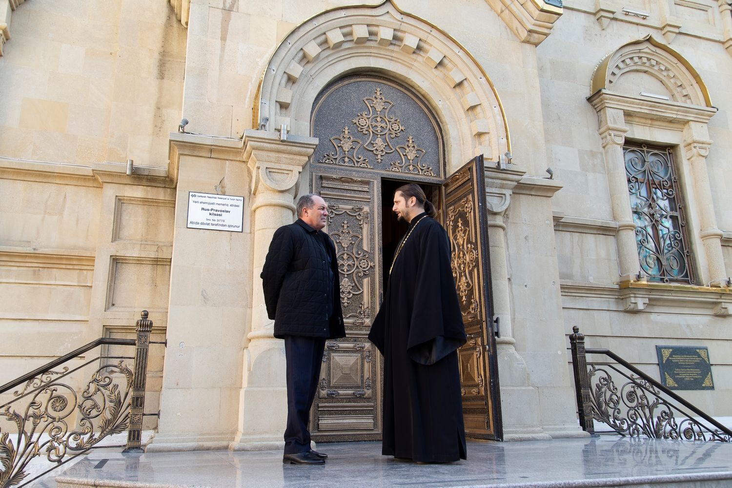 Высокопреосвященный архиепископ Александр принял в Бакинском Епархиальном Управлении Чрезвычайного и Полномочного Посла Кубы в Азербайджанской Республике г-на Альфредо Ньевес Портуондо.