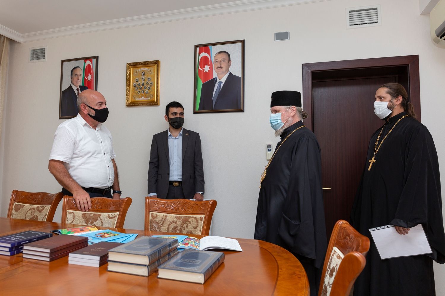 Высокопреосвященный архиепископ Александр принял в Православном религиозно-культурном центре Бакинской епархии председателя Азербайджанского Библейского Общества.