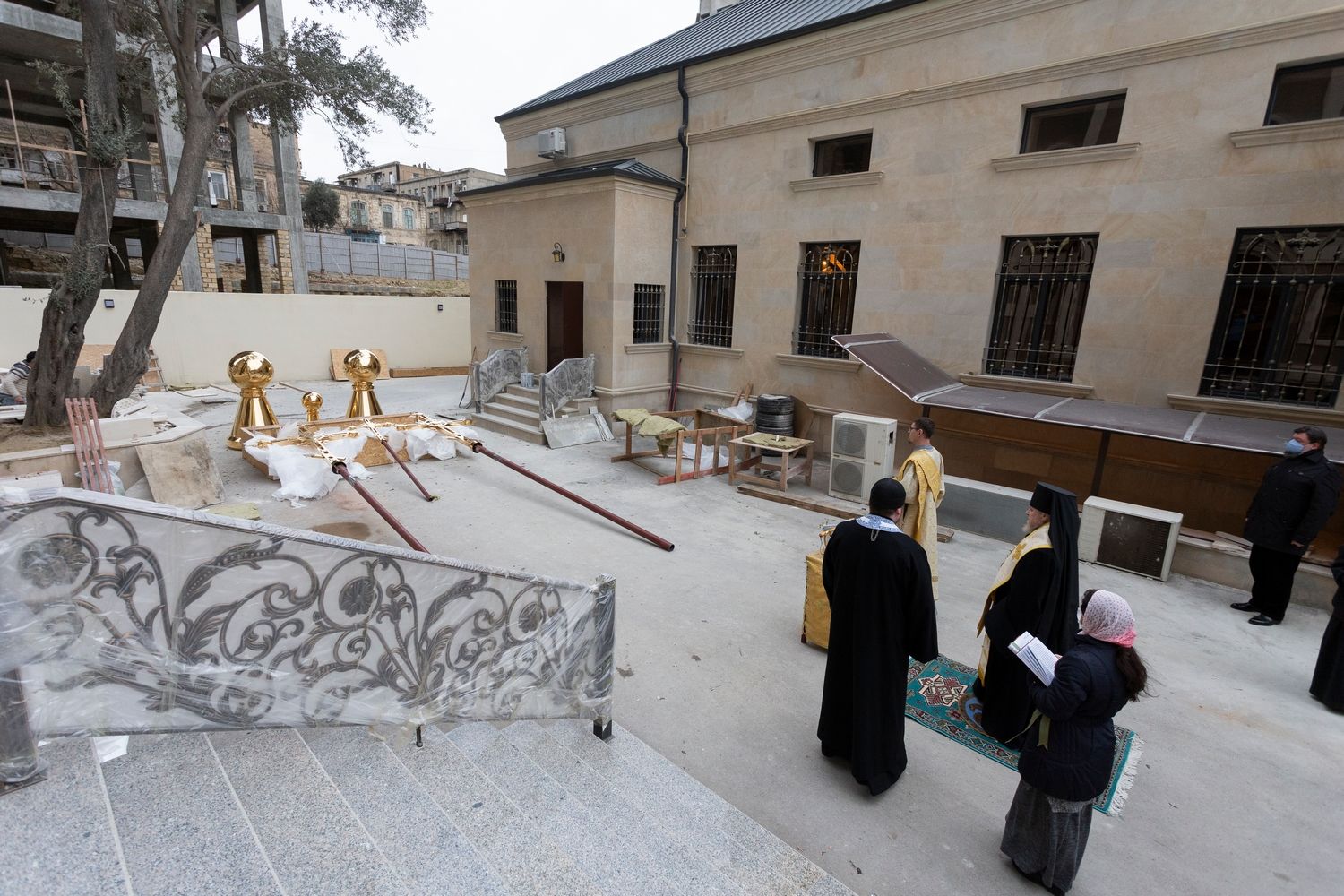 Высокопреосвященный архиепископ Александр совершил чин освящения новых крестов для собора Рождества Пресвятой Богородицы г. Баку.
