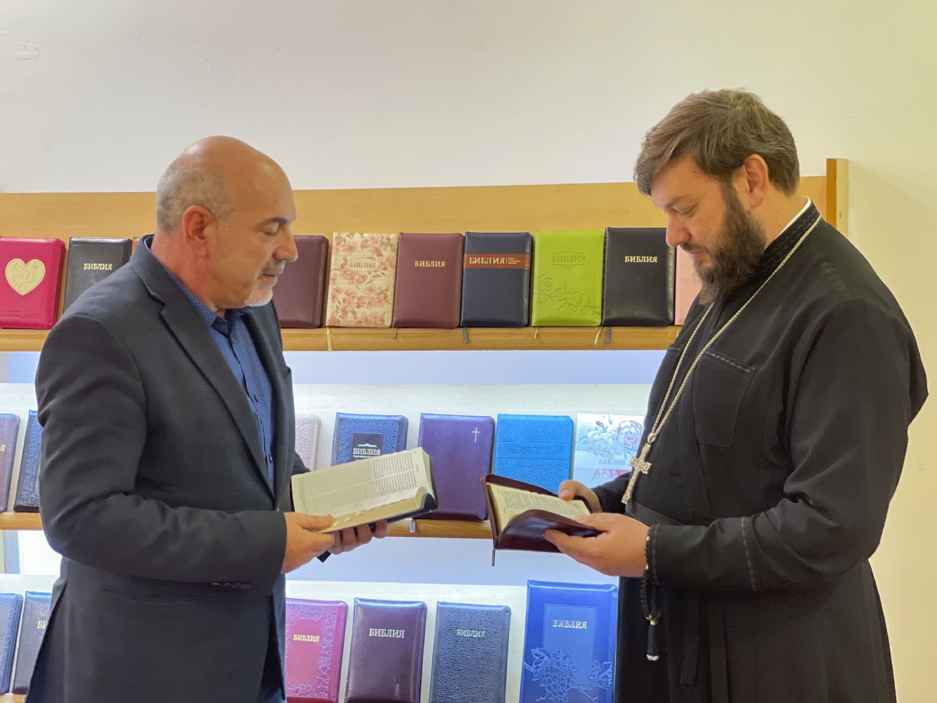 Состоялась встреча секретаря Бакинского епархиального управления с генеральным секретарем «Библейского общества Азербайджана.