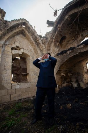 Азан в разрушенной мечети