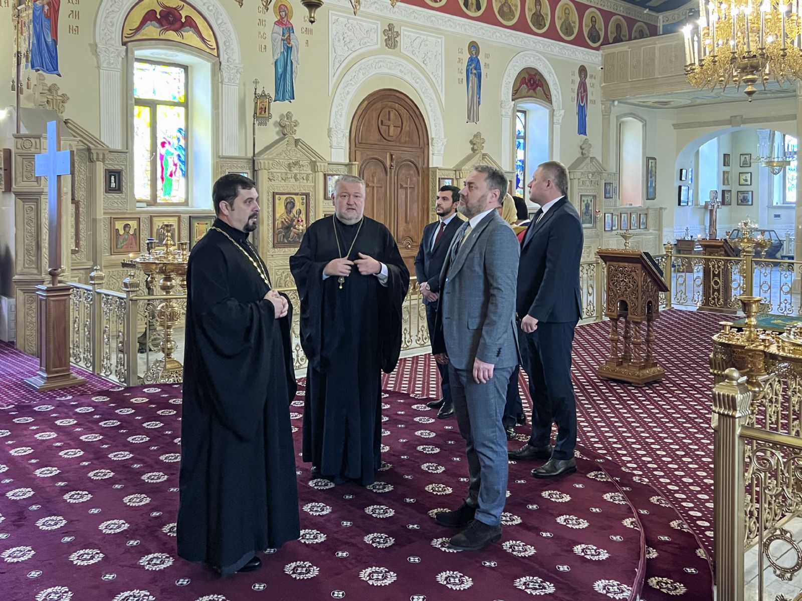 Делегация Правительства Санкт-Петербурга посетила кафедральный собор свв. Жен-Мироносиц