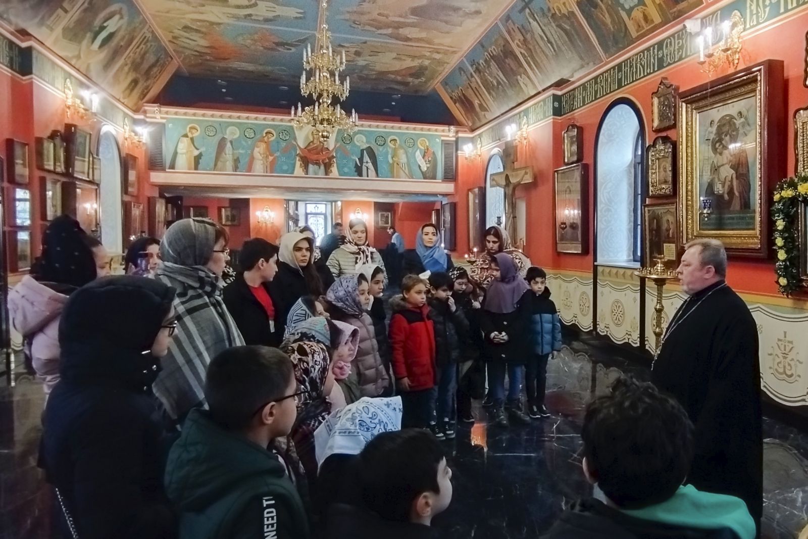 Ученики столичной школы №134 посетили храм Архангела Михаила г. Баку