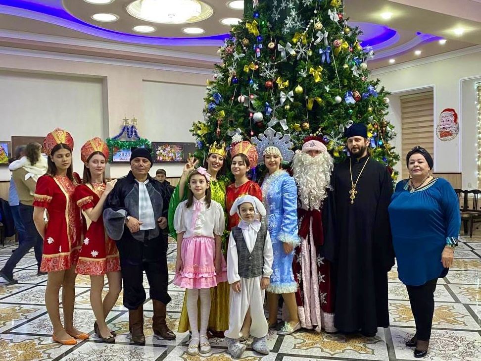 Сто пятьдесят детей прихожан бакинских храмов посетили новогодние елки