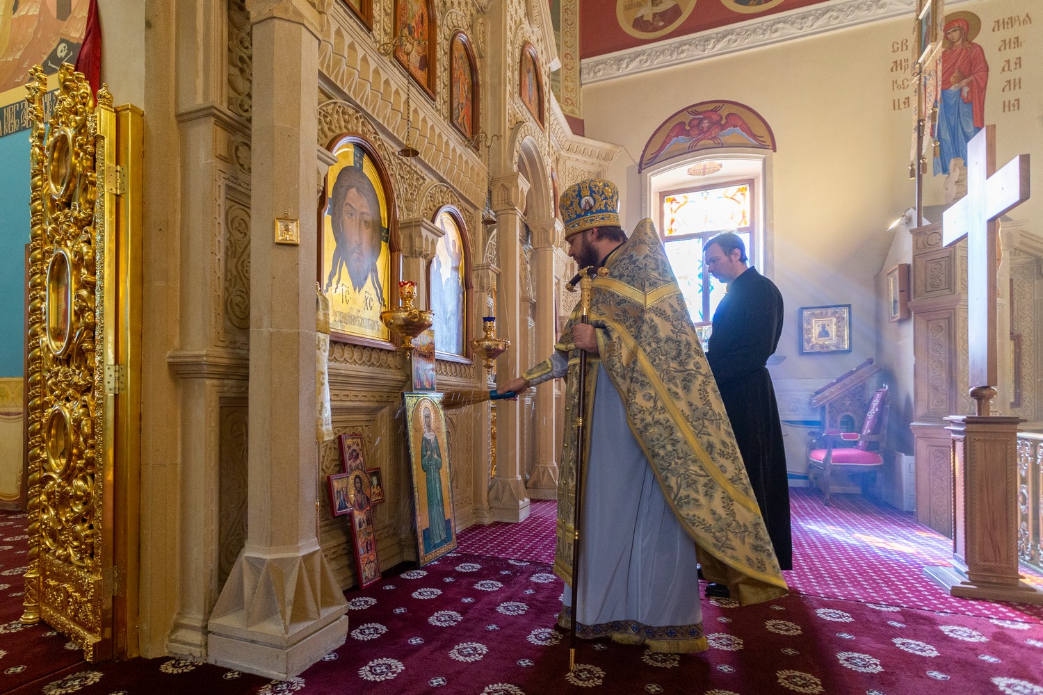 Бакинскому кафедральному собору переданы в дар иконы