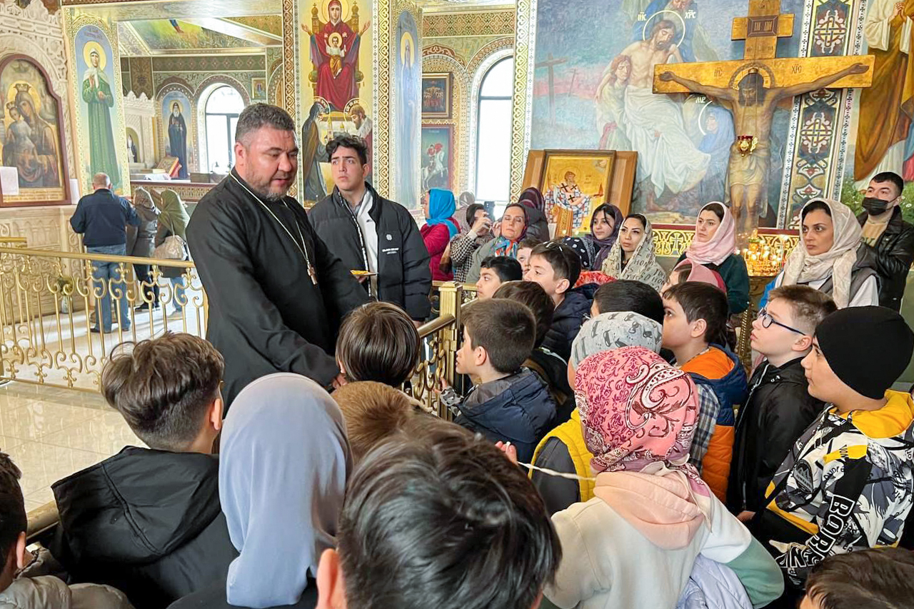Учащиеся столичной школы №269 посетили собор Рождества Богородицы