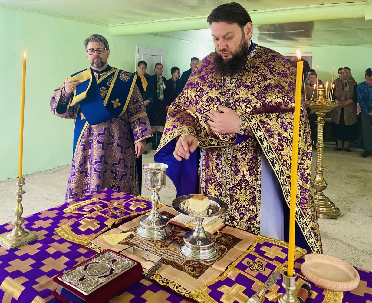 В Неделю 5-ю Великого поста в с. Ивановка Исмаилинского района была совершена воскресная Божественная Литургия