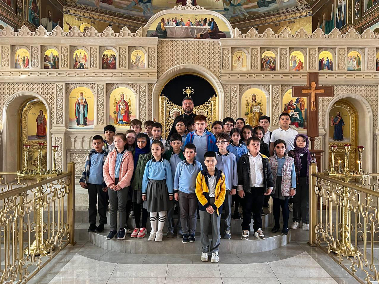 Учащиеся столичной школы №25 посетили собор Рождества Богородицы