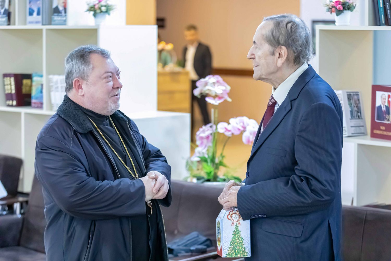 Клирик Бакинской епархии посетил дом престарелых