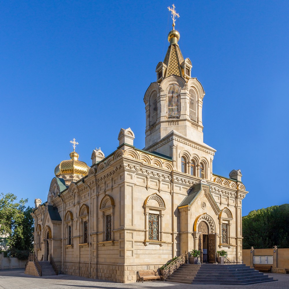 Делегация Правительства Санкт-Петербурга посетила бакинский кафедральный собор