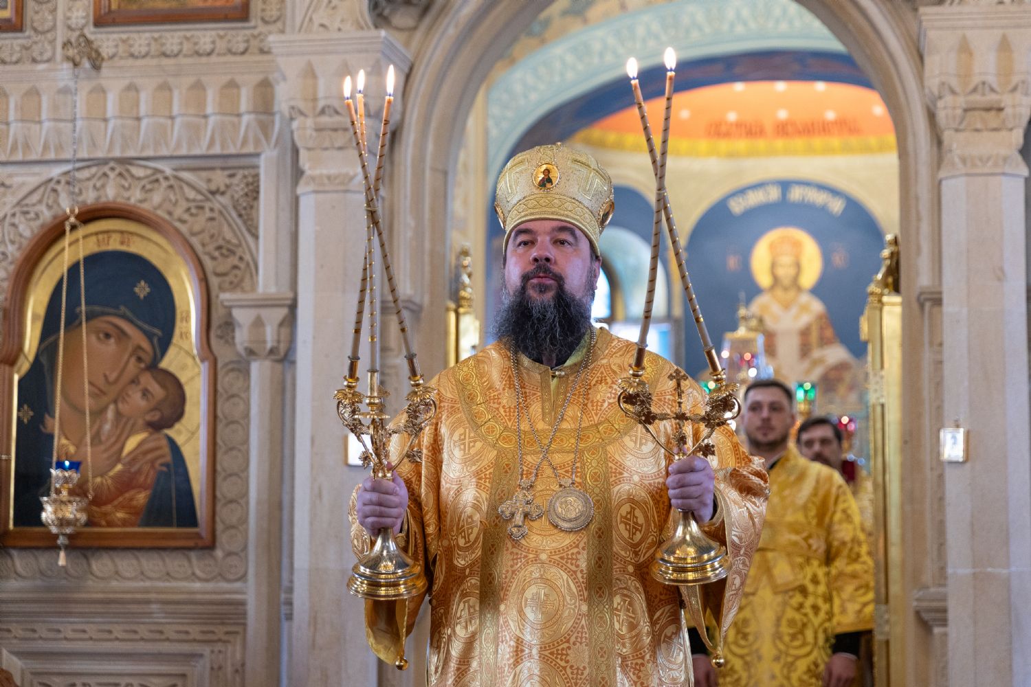Епископ Алексий совершил Божественную литургию в кафедральном соборе