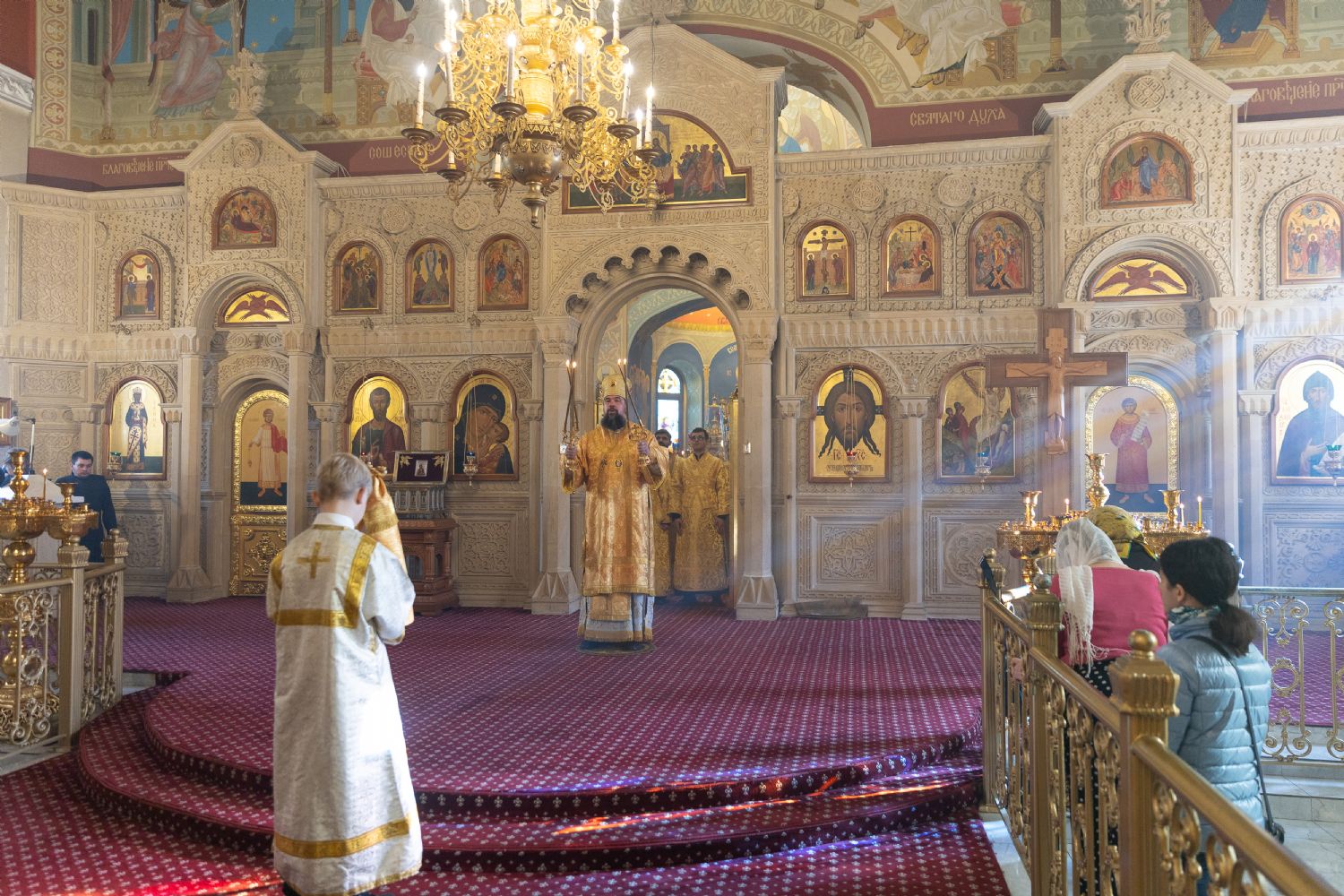 Архиерей совершил Божественную литургию в кафедральном соборе