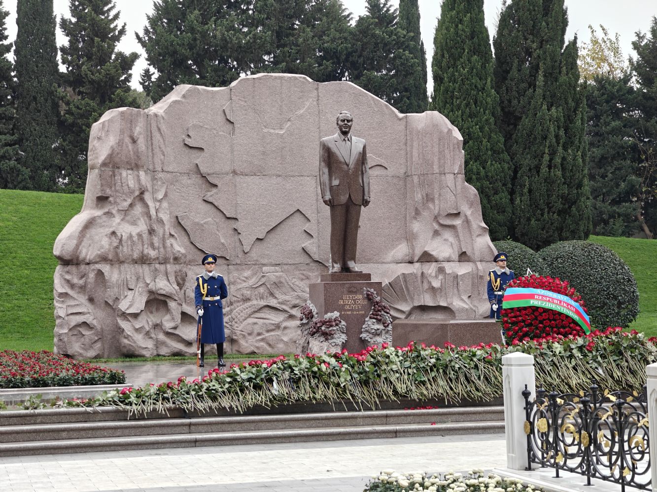 12 декабря - 22 годовщина со дня смерти Гейдара Алиева