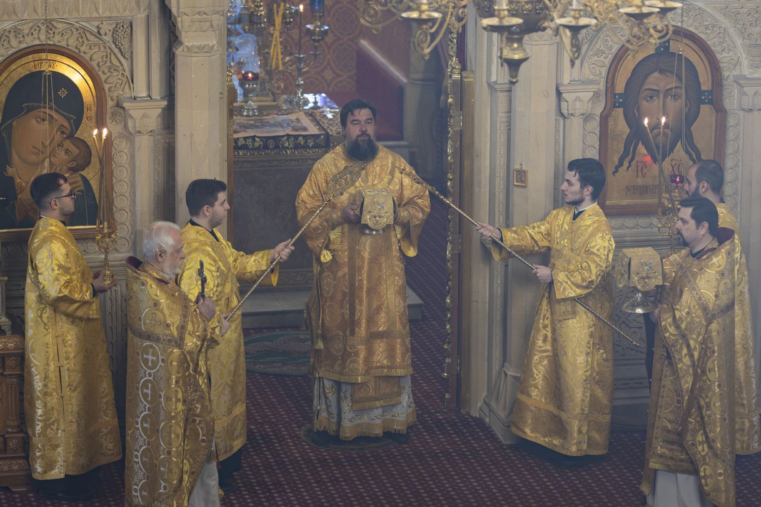 Епископ Алексий совершил Божественную литургию в кафедральном соборе