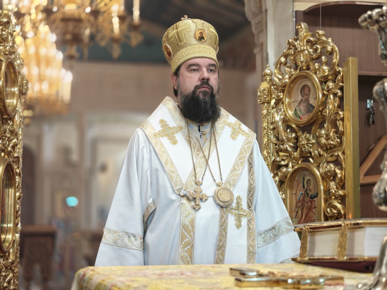 Архиерей совершил Божественную литургию в кафедральном соборе