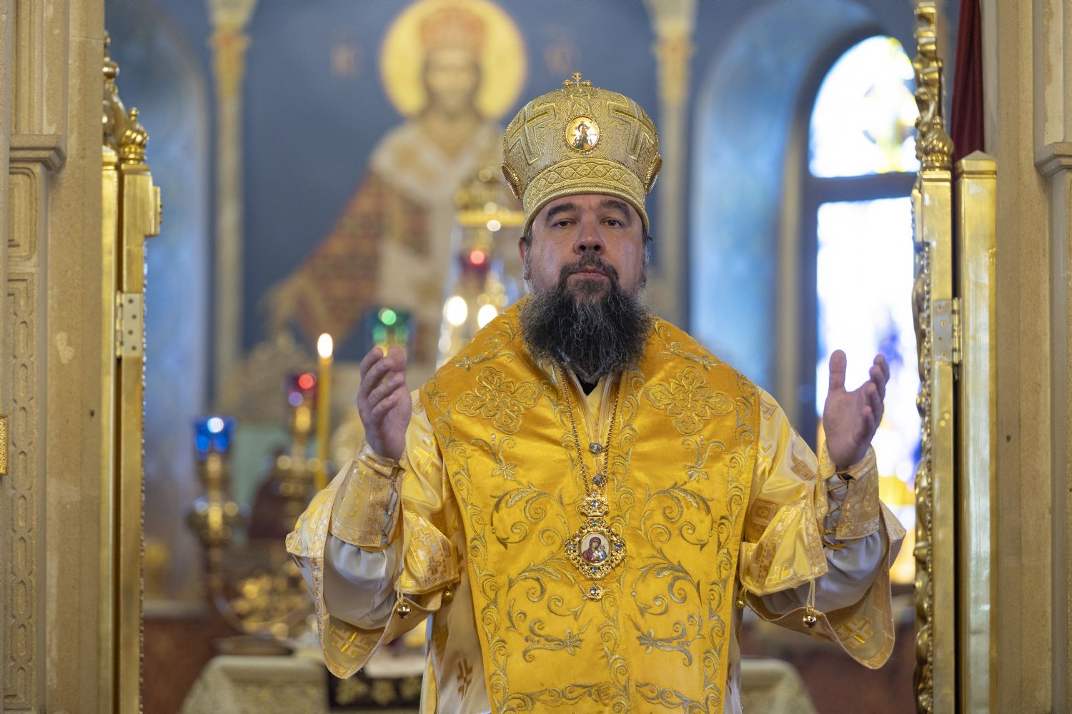 В день памяти Трех святителей епископ Алексий совершил Божественную литургию в кафедральном соборе