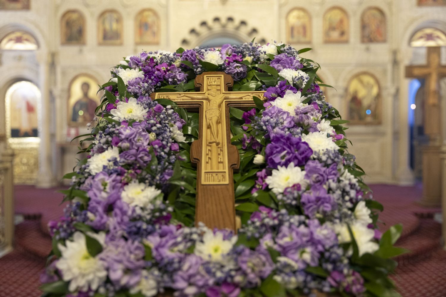 Епископ Алексий совершил всенощное бдение с выносом Креста