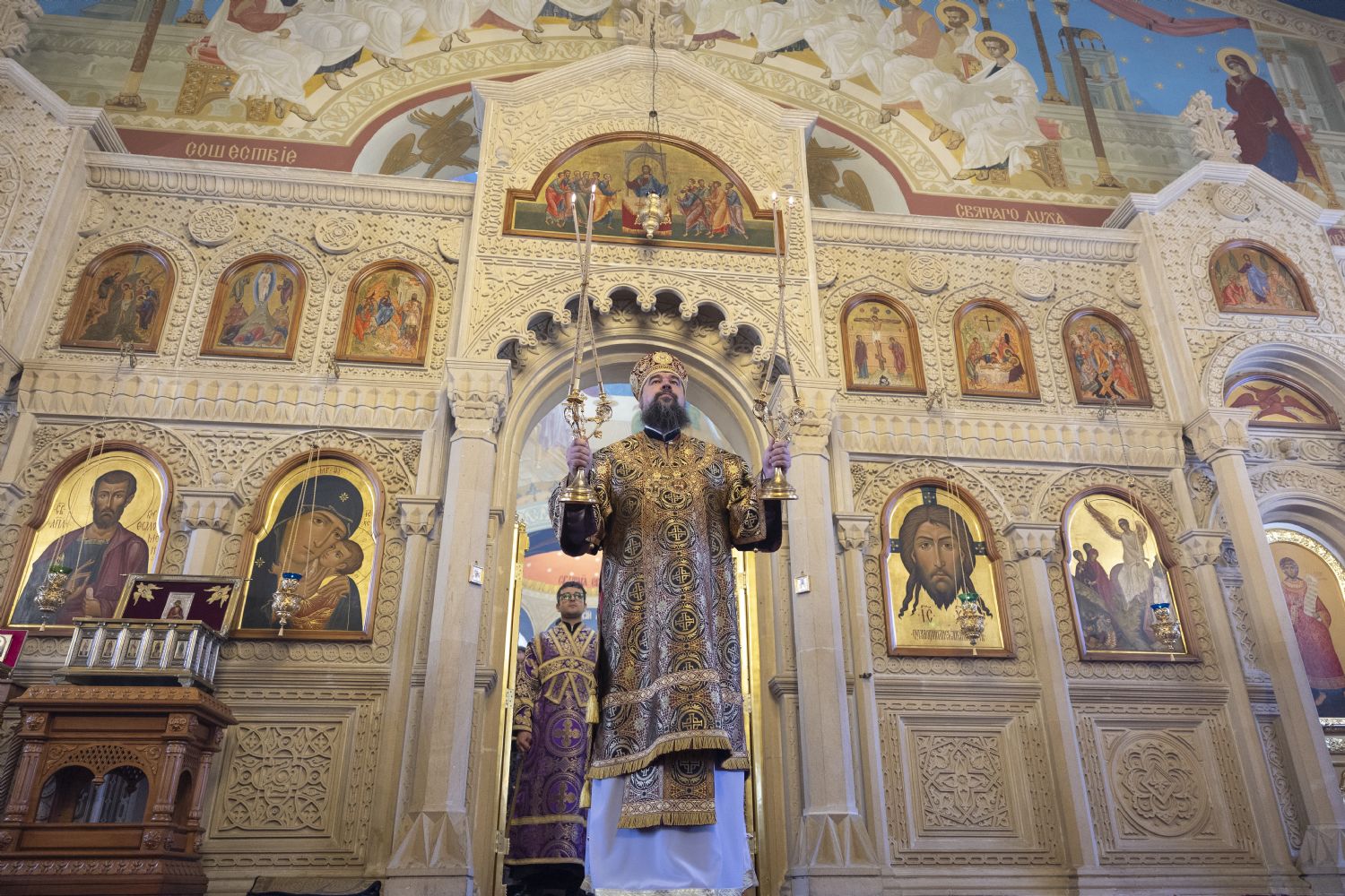 Епископ Алексий совершил Божественную литургию в кафедральном соборе