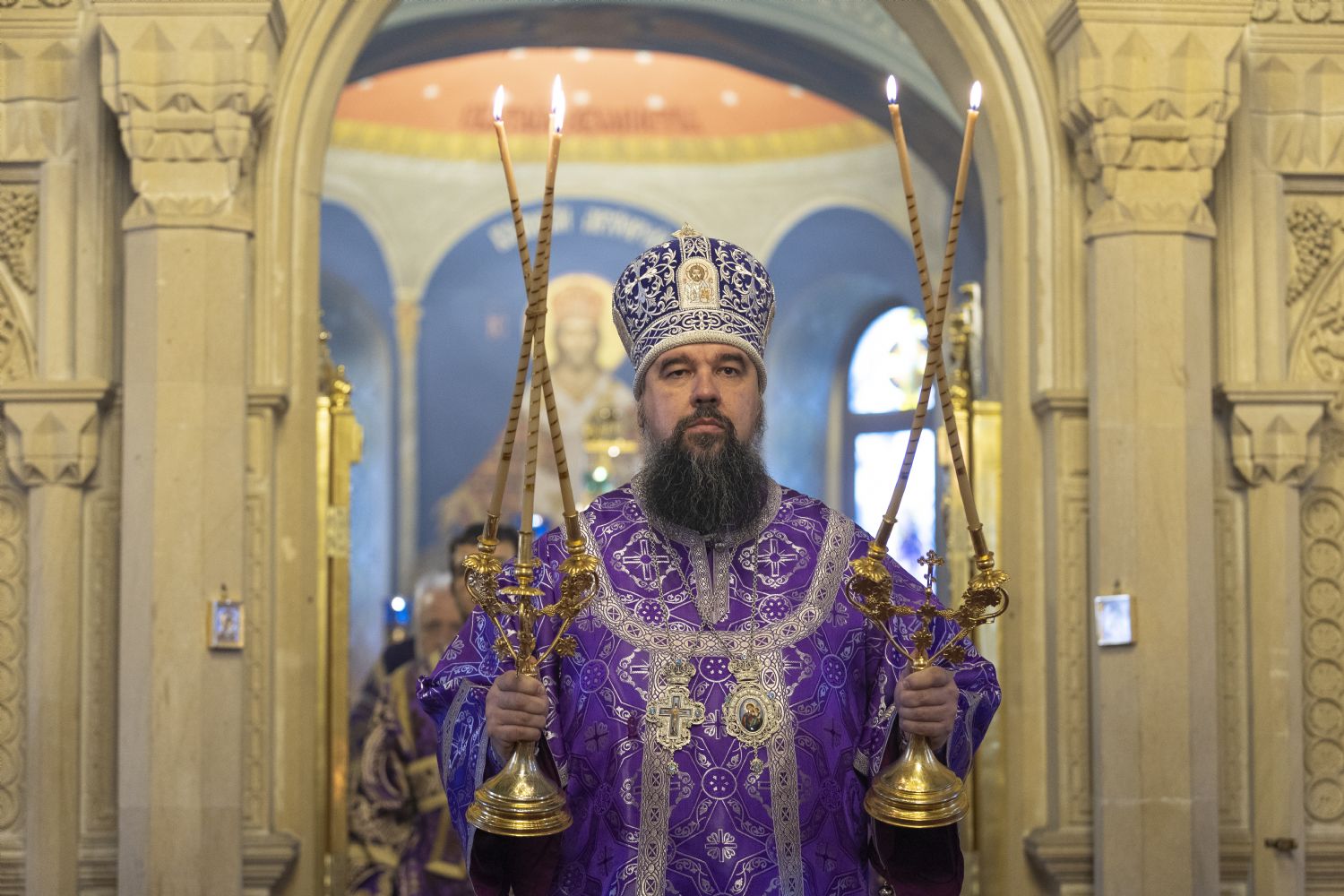 Архиерей совершил Божественную литургию в кафедральном соборе