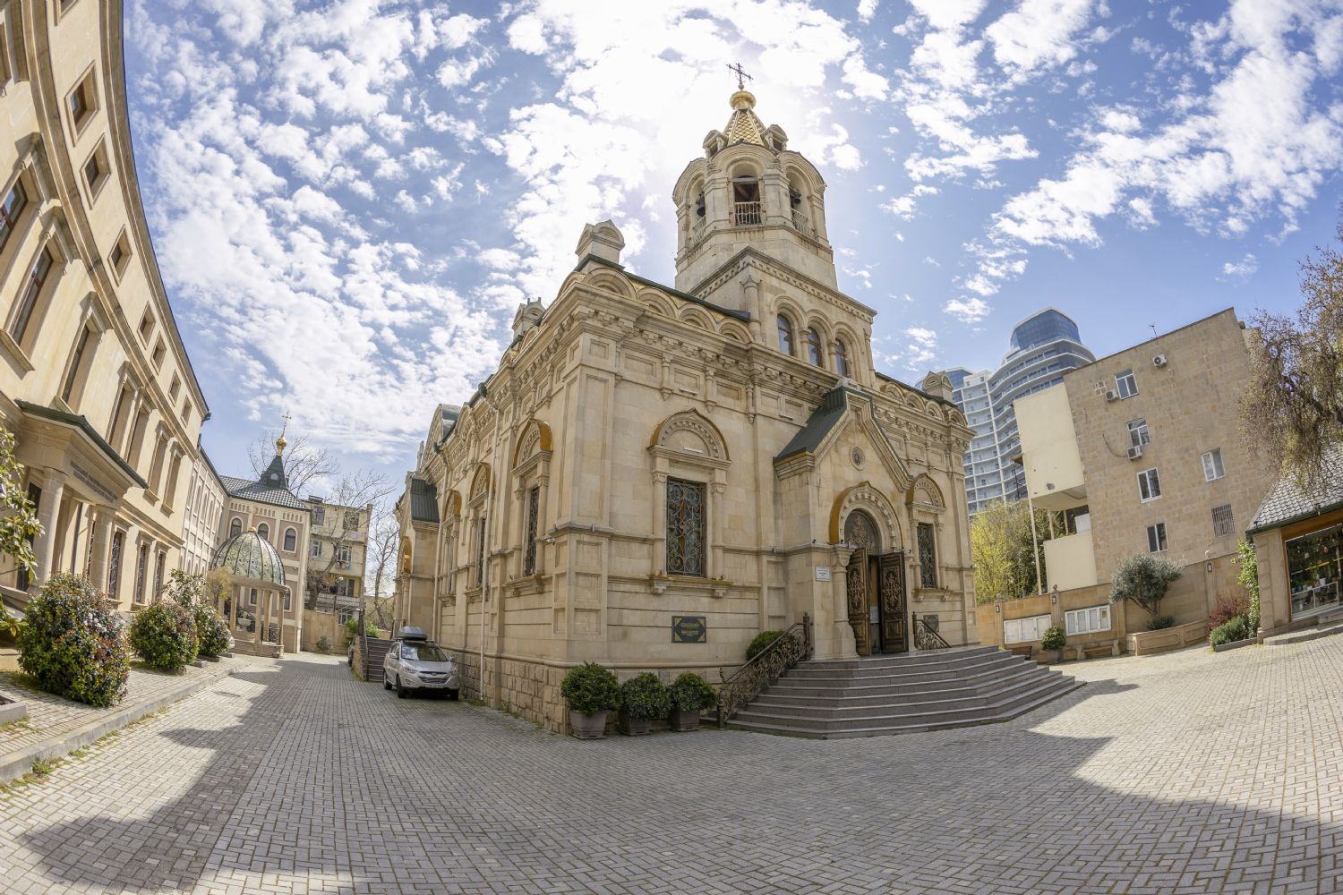 В Фомино воскресенье Епископ Алексий совершил Божественную литургию в кафедральном соборе