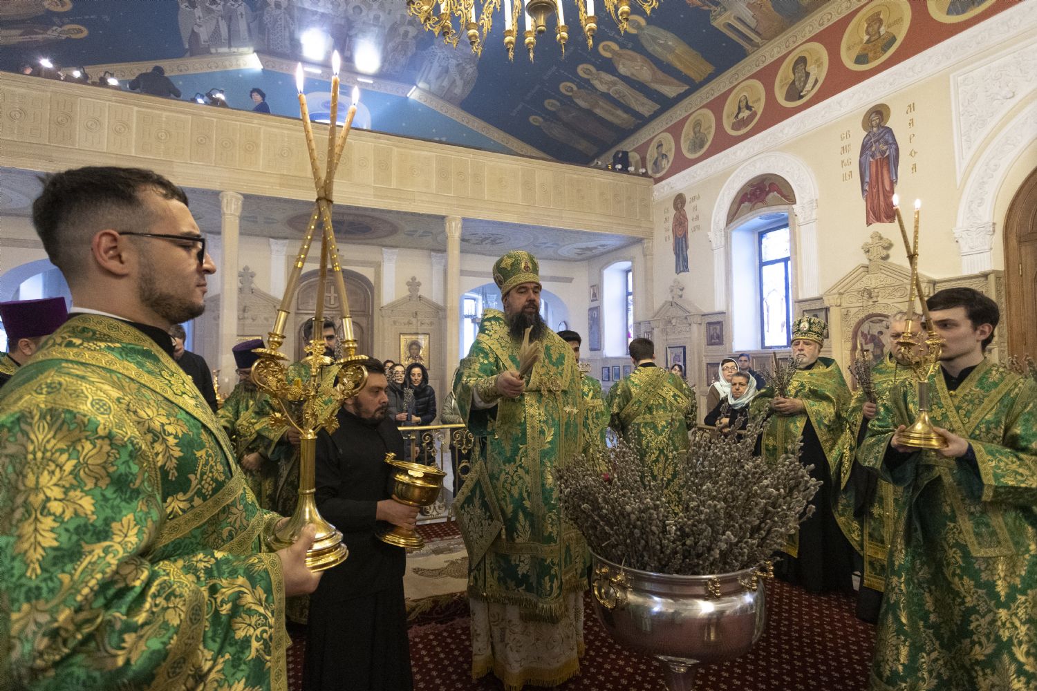 В канун Входа Господня в Иерусалим епископ Алексий совершил всенощное бдение