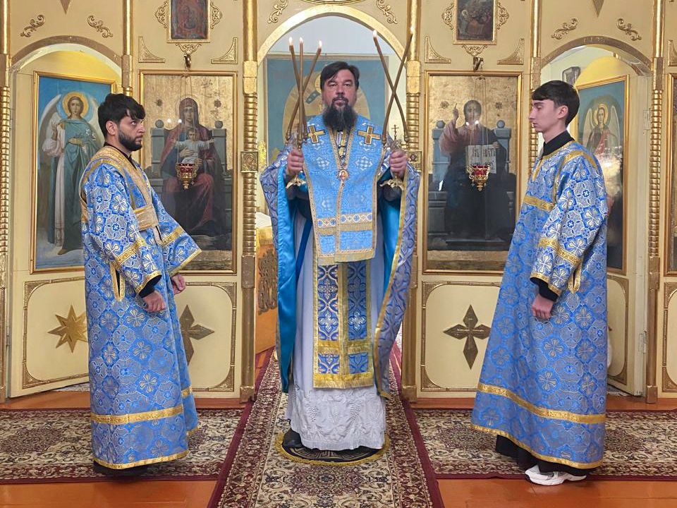 Епископ Алексий совершил Божественную литургию в храме святителя Николая Чудотворца г. Хачмаз